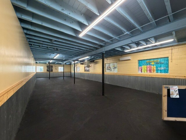 2197 S Kinnickinnic Ave, Milwaukee, WI à louer - Photo de l’immeuble – Image 3 sur 9