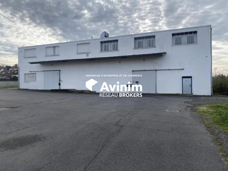 Local d'activités dans Saint-Yorre à vendre - Photo de l’immeuble – Image 2 sur 7