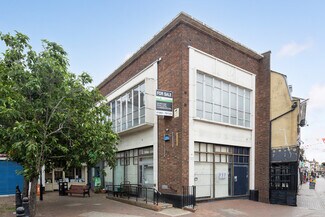 Plus de détails pour 4-6 Market Sq, Waltham Abbey - Local commercial à vendre