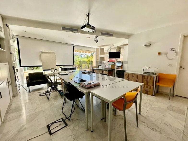 Bureau dans Le Cannet à vendre - Photo de l’immeuble – Image 3 sur 12