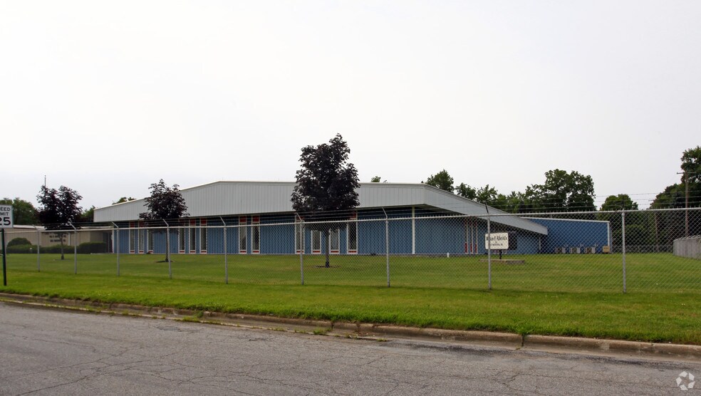 2112 Industrial Dr, Niles, MI à vendre - Photo de l’immeuble – Image 2 sur 100