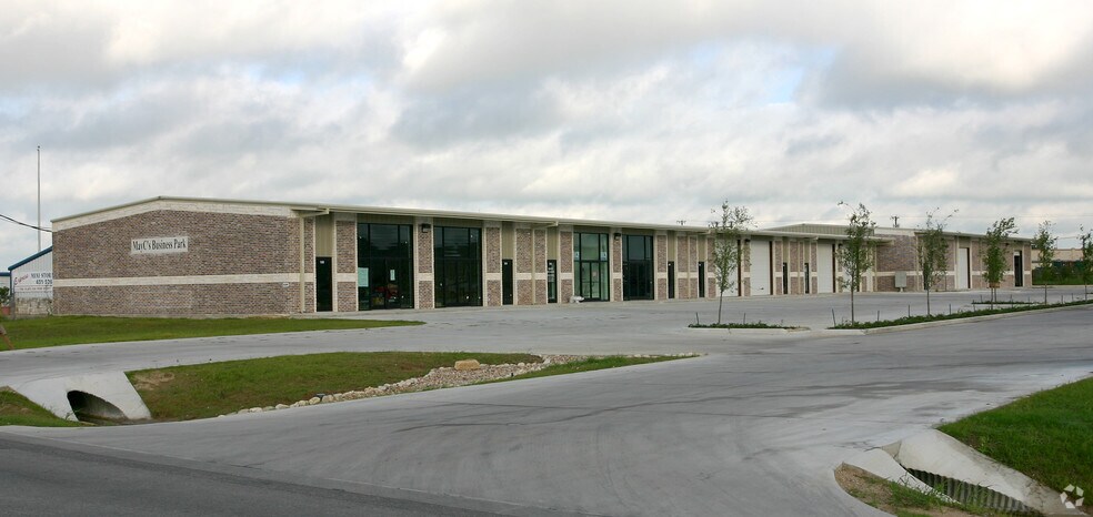 636 W Front St, Hutto, TX à louer - Photo de l’immeuble – Image 2 sur 12