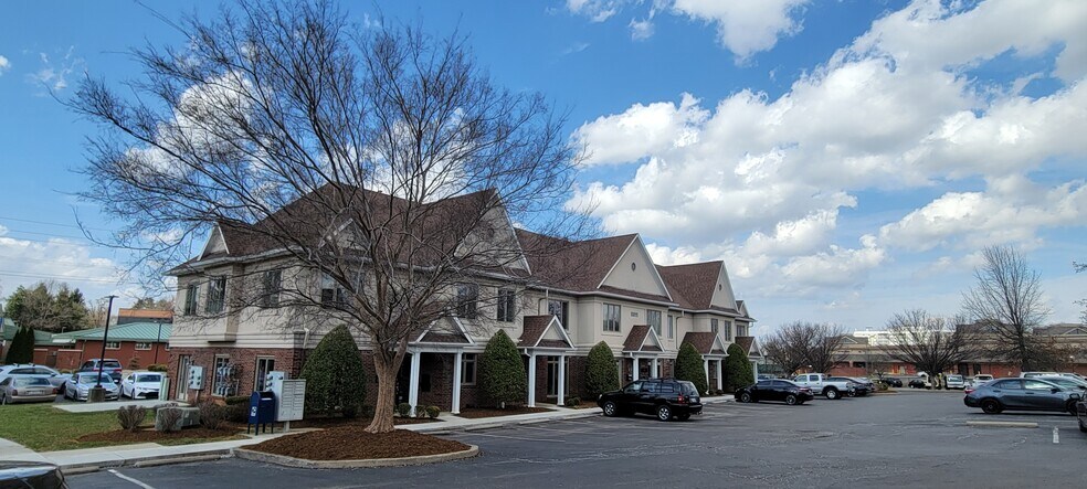 6511 Glenridge Park Pl, Louisville, KY à louer - Photo de l’immeuble – Image 3 sur 3