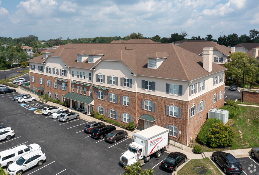 8186 Lark Brown Rd, Elkridge, MD à vendre - Photo de l’immeuble – Image 1 sur 6