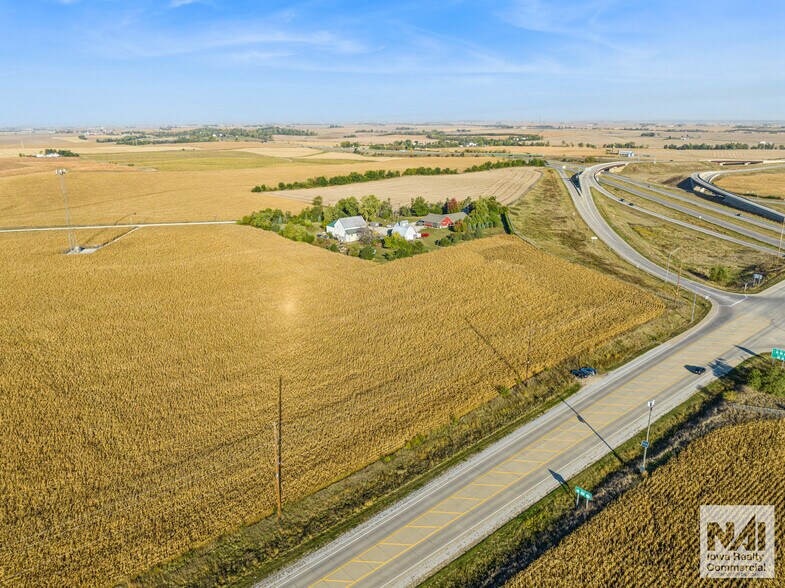 8401 Angle Rd, Cedar Rapids, IA à vendre - Photo de l’immeuble – Image 1 sur 12