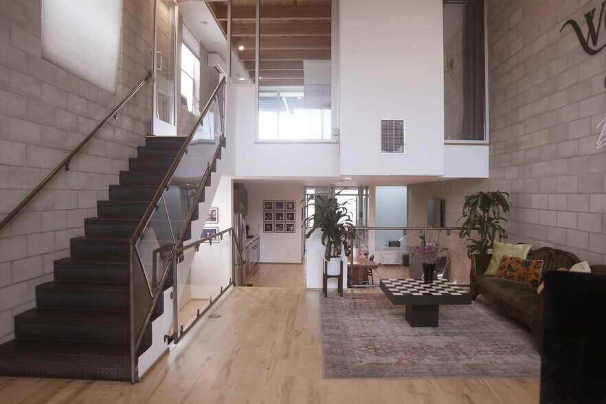 6615-6621 Melrose Ave, Los Angeles, CA à louer - Photo de l’immeuble – Image 1 sur 16