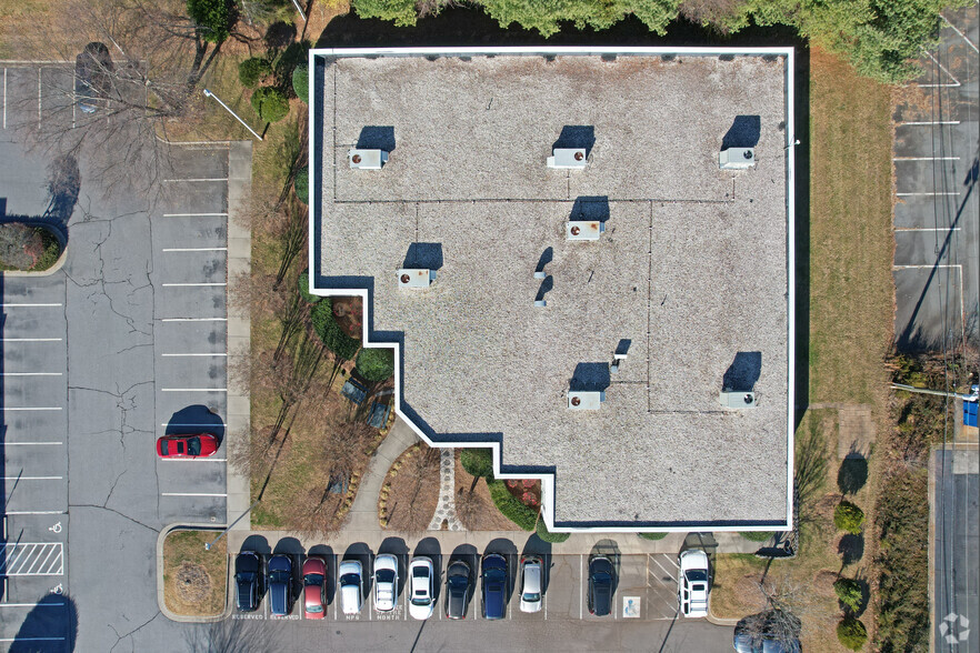 1315 Westbrook Plaza Dr, Winston-Salem, NC à louer - Aérien – Image 2 sur 7