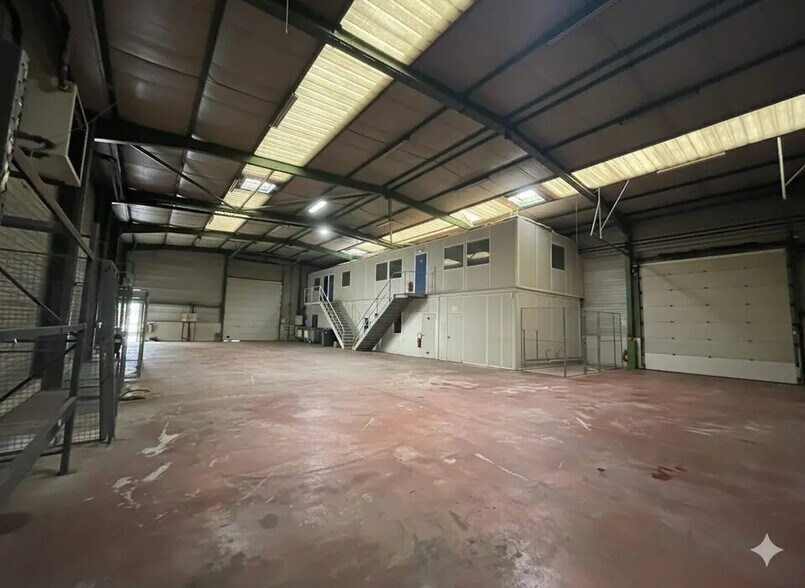 Local d'activités dans Gières à vendre - Photo de l’immeuble – Image 3 sur 3