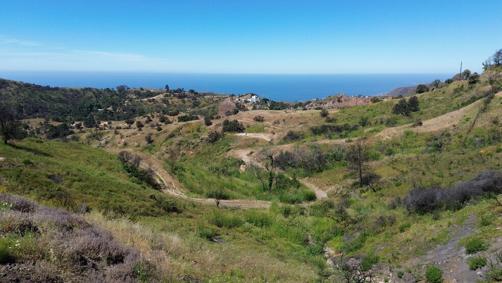 2460 Tuna Canyon Rd, Topanga, CA à vendre - Photo de l’immeuble – Image 3 sur 11