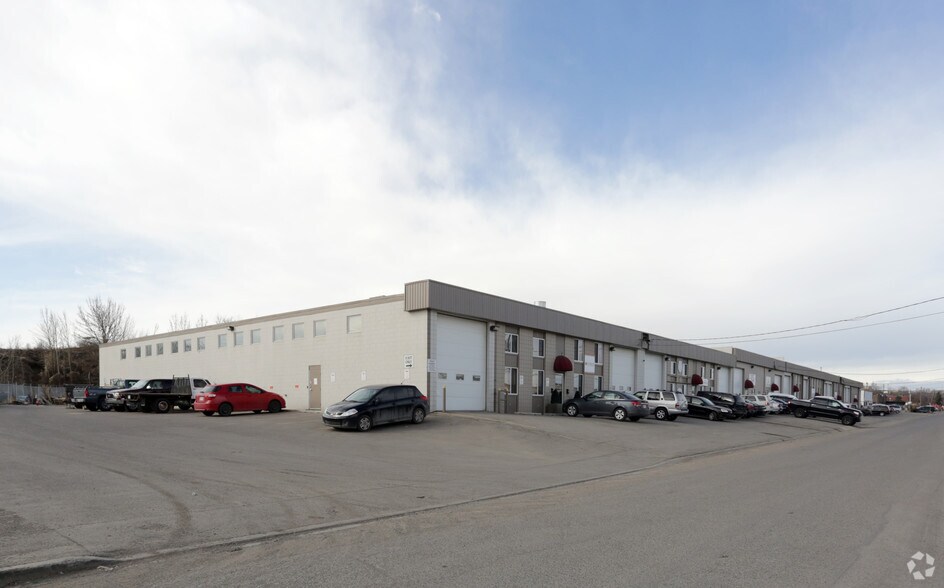 915-935 48 Ave SE, Calgary, AB à vendre - Photo de l’immeuble – Image 2 sur 14