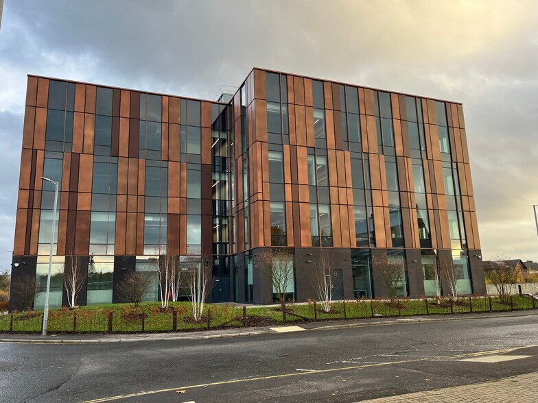 1 Holmfauld Rd, Glasgow à louer - Photo de l’immeuble – Image 1 sur 12