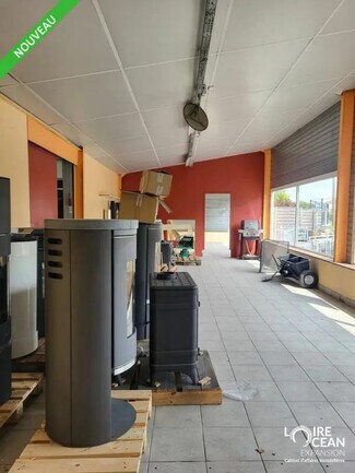 Plus de détails pour Local d'activités à louer