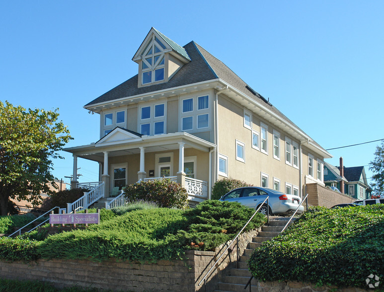 114 Day Ave SW, Roanoke, VA à louer - Photo de l’immeuble – Image 2 sur 3