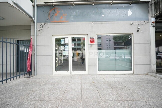 Plus de détails pour 122 Avenue Jules Guesde, Vénissieux - Local commercial à louer