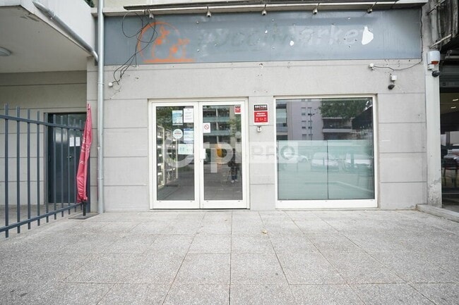 Plus de détails pour 122 Avenue Jules Guesde, Vénissieux - Local commercial à vendre