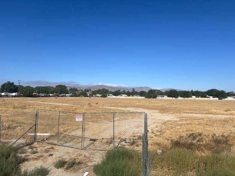 47th Ste VIC Ave #R11, Palmdale, CA à vendre - Photo de l’immeuble – Image 2 sur 7