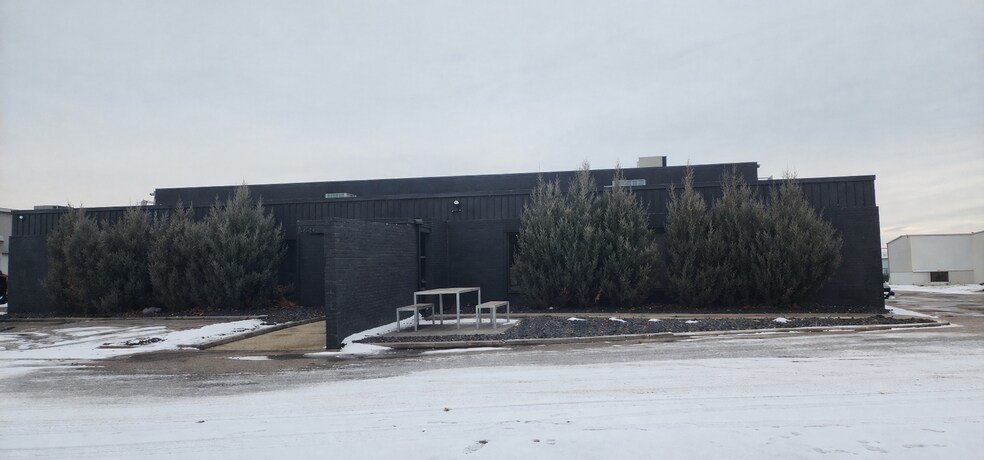 2468-2470 Industrial Row Dr, Troy, MI à louer - Photo principale – Image 1 sur 27