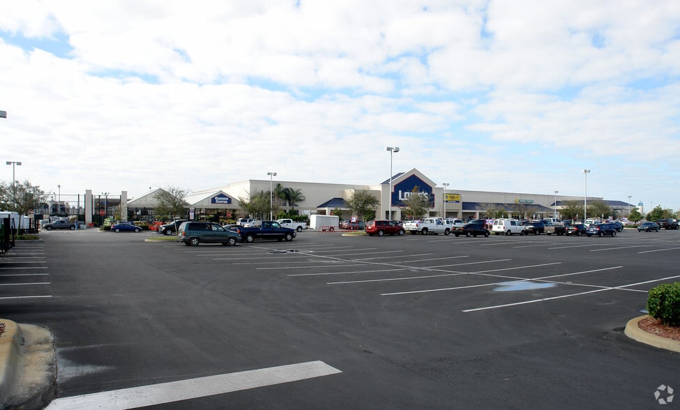 12200-12206 Lake Underhill Rd, Orlando, FL à louer - Photo principale – Image 2 sur 15
