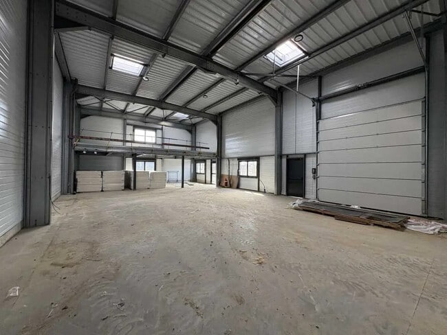 Plus de détails pour Bureau, Local d'activités à louer