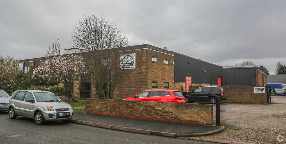 1-3 Woodall Rd, Enfield à louer - Photo de l’immeuble – Image 2 sur 5