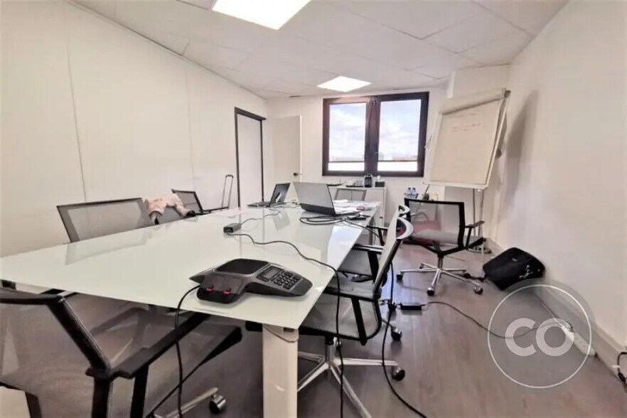 Bureau dans Boulogne-Billancourt à louer - Photo de l’immeuble – Image 2 sur 4