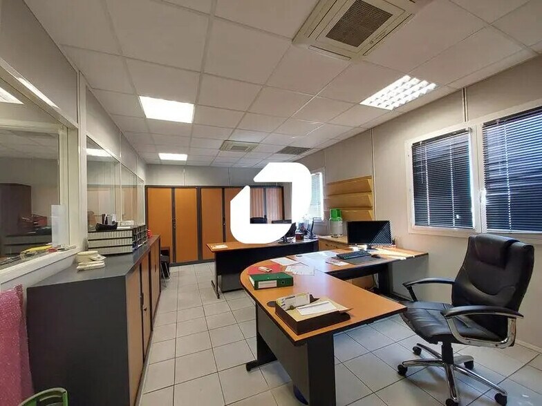 Bureau dans Baillargues à louer - Photo de l’immeuble – Image 3 sur 8