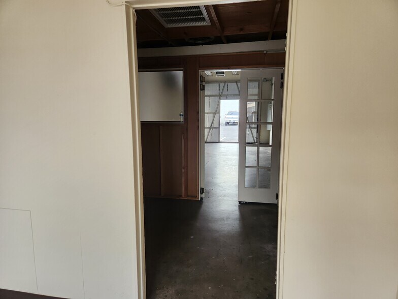6154-6160 Lemona Ave, Van Nuys, CA à louer - Photo de l’immeuble – Image 3 sur 10