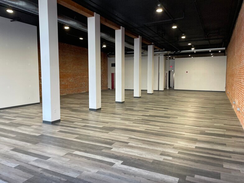 733 W 2nd St, Hastings, NE à louer - Photo intérieure – Image 3 sur 15