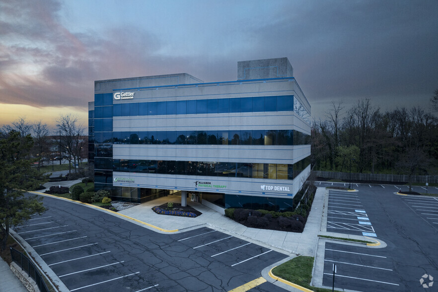 950 Herndon Pkwy, Herndon, VA à louer - Photo de l’immeuble – Image 2 sur 12