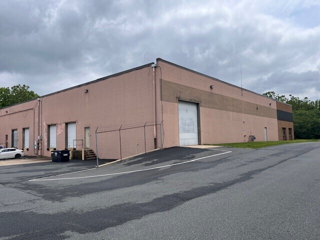 301 Ruthar Dr, Newark, DE à louer - Photo de l’immeuble – Image 3 sur 13