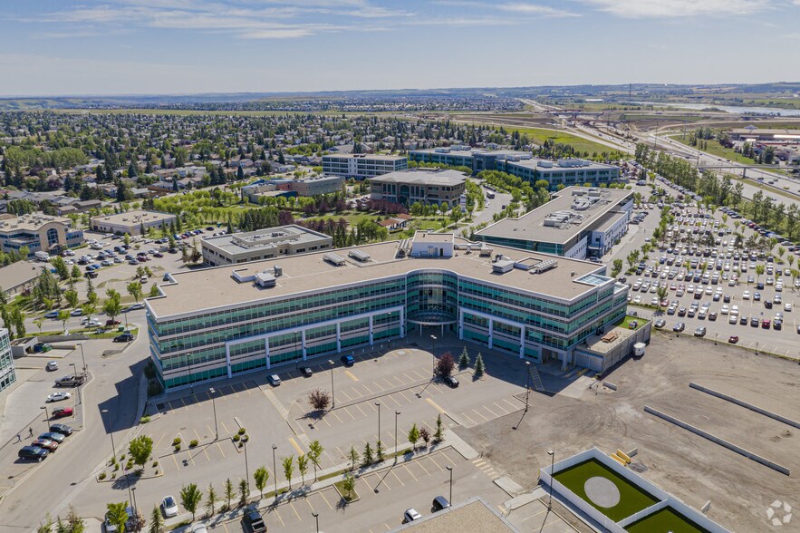 15 Sunpark Plz SE, Calgary, AB à louer - Photo de l’immeuble – Image 3 sur 10