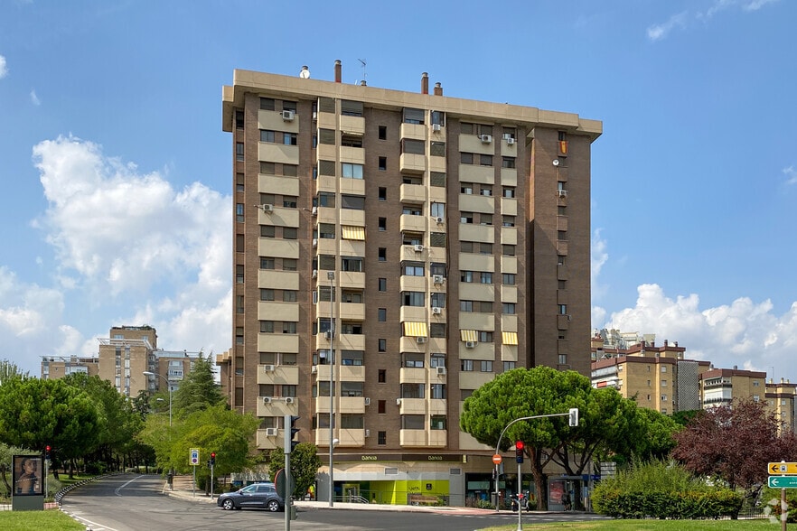 Local commercial dans Madrid, Madrid à louer - Photo de l’immeuble – Image 1 sur 1