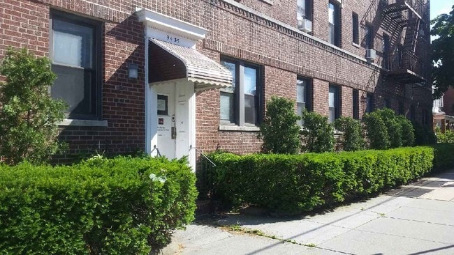 9435 Ridge Blvd, Brooklyn, NY à louer - Photo de l’immeuble – Image 3 sur 9