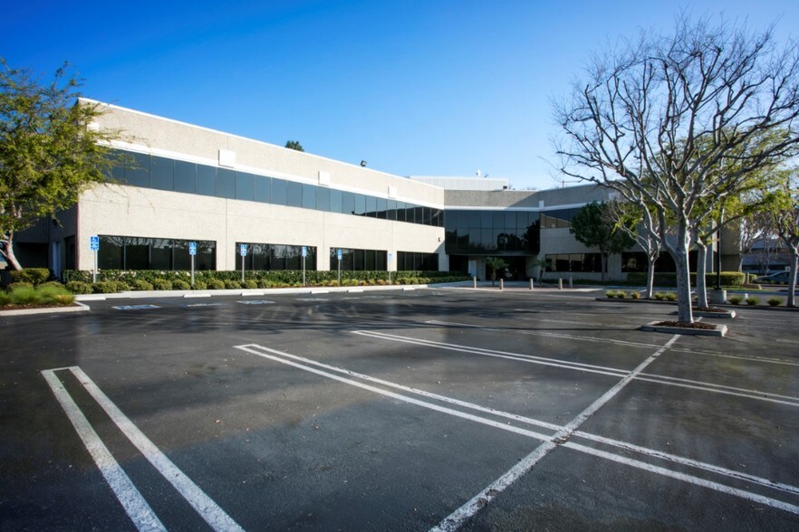 7441 Lincoln Way, Garden Grove, CA à louer - Photo principale – Image 1 sur 19