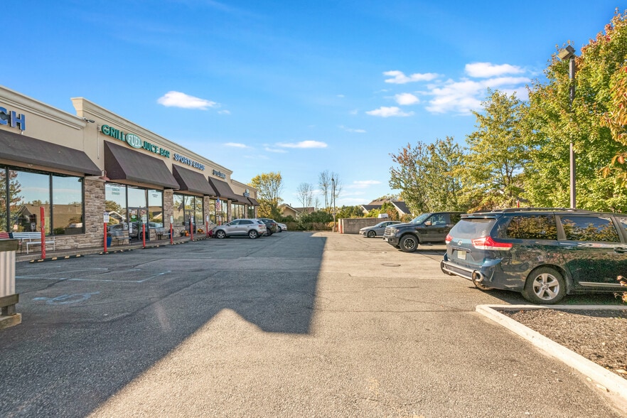 4553 Arthur Kill Rd, Staten Island, NY à louer - Photo de l’immeuble – Image 2 sur 13