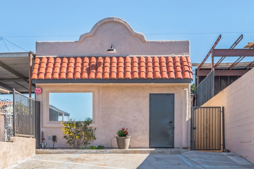 741 Grand Ave, Spring Valley, CA à vendre - Photo de l’immeuble – Image 2 sur 25