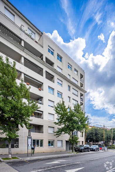 Route De Genas, Villeurbanne à louer - Photo de l’immeuble – Image 2 sur 2