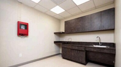 435-437 Broadway, Bayonne, NJ à louer Photo intérieure– Image 1 sur 13