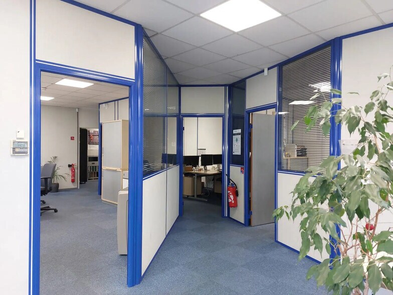 Bureau dans La Valette-du-Var à louer - Photo de l’immeuble – Image 3 sur 5