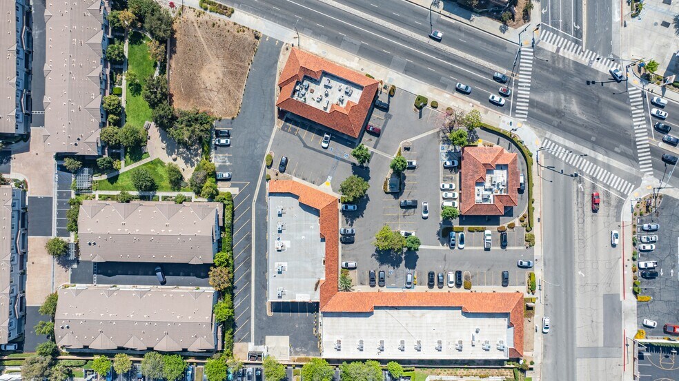 101 E Foothill Blvd, Pomona, CA à louer - Photo de l’immeuble – Image 3 sur 18