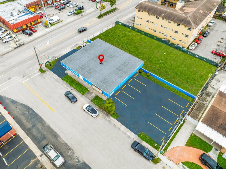 3690-3694 E 4th Ave, Hialeah, FL à vendre - Photo de l’immeuble – Image 2 sur 3