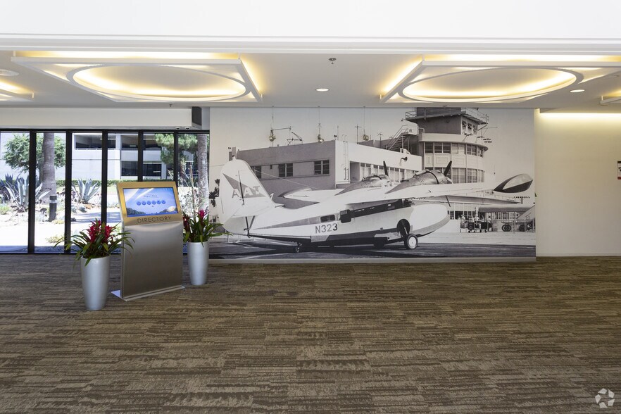 4910 Airport Plaza Dr, Long Beach, CA à louer - Hall d’entrée – Image 3 sur 8