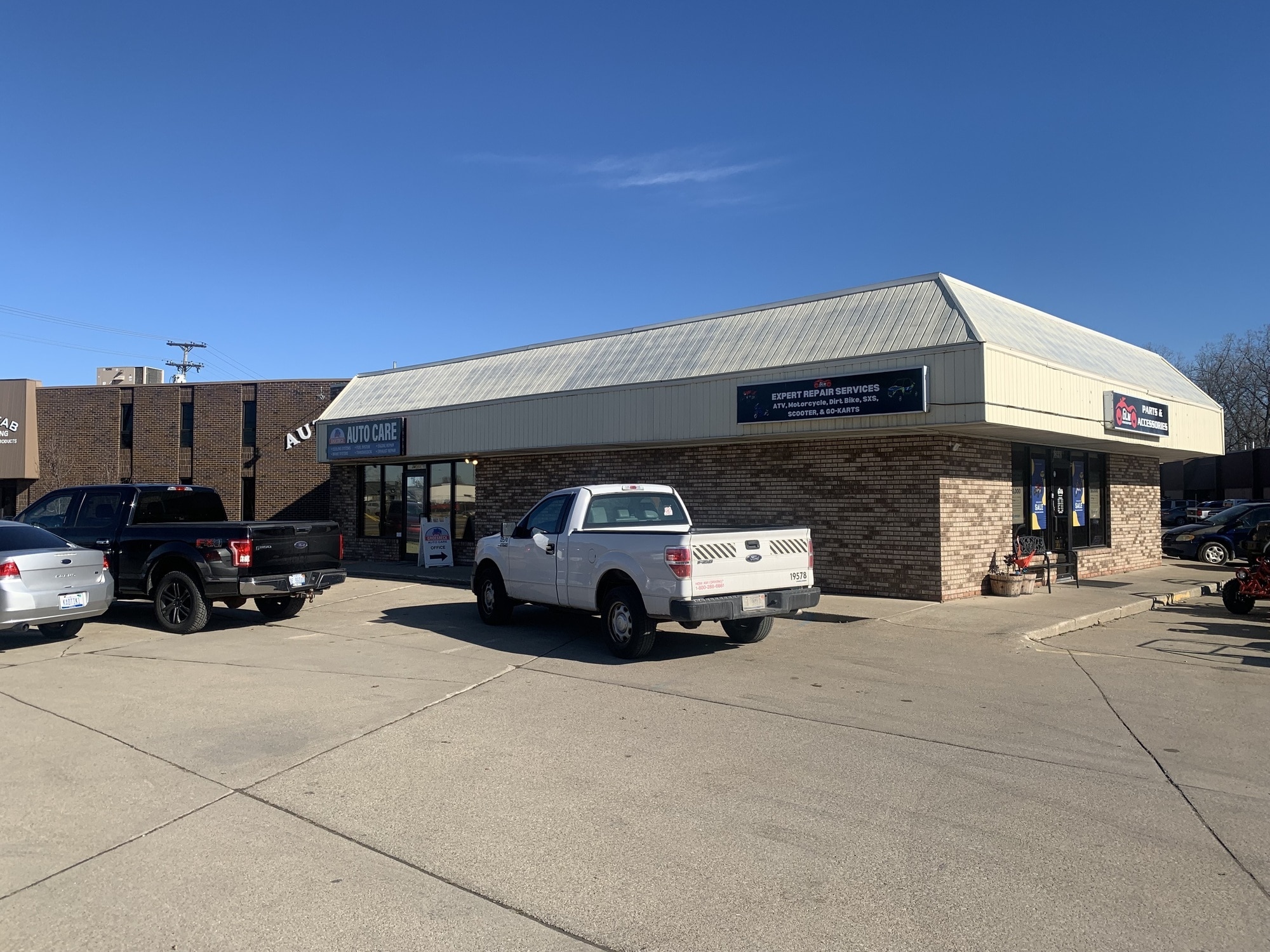 33960-34100 Groesbeck Hwy, Clinton Township, MI à louer Photo de l’immeuble– Image 1 sur 10