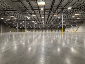 28104-28144 Witherspoon Pky, Valencia, CA à louer Photo intérieure– Image 2 sur 5