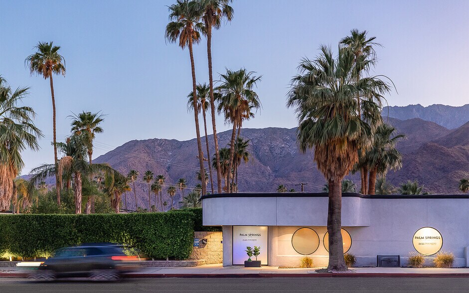 2135 N Palm Canyon Dr, Palm Springs, CA à vendre - Photo de l’immeuble – Image 2 sur 26