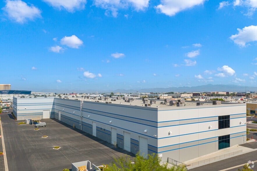 5475 S Decatur Blvd, Las Vegas, NV à louer - Photo de l’immeuble – Image 2 sur 40