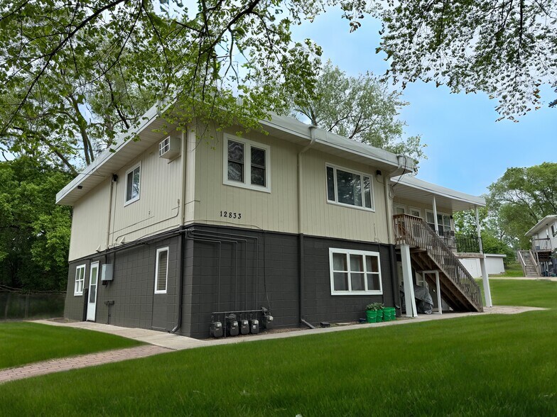 12820 Dupont Ave, Burnsville, MN à vendre - Photo de l’immeuble – Image 2 sur 7