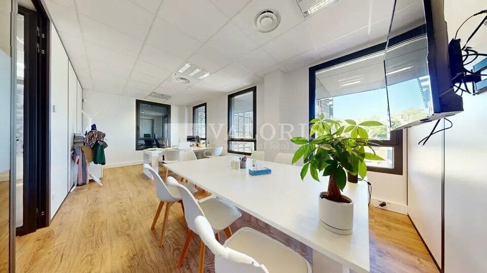 Bureau dans Limonest à vendre - Photo de l’immeuble – Image 1 sur 13