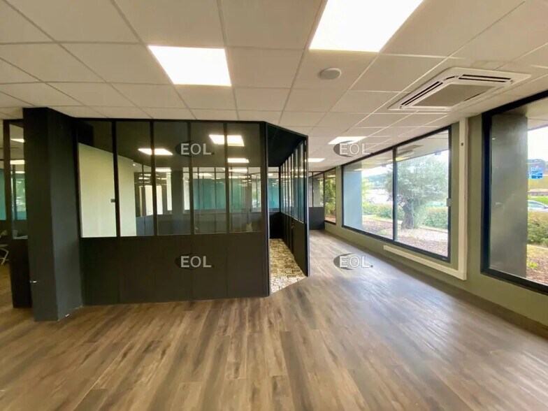 Bureau dans Les Pennes-Mirabeau à louer - Photo intérieure – Image 2 sur 8