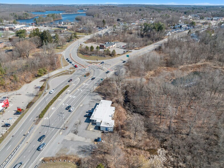 809 Southbridge St, Auburn, MA à vendre - Photo principale – Image 1 sur 7
